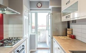 Top Floor 1 Bedroom Apartment With Views Over London