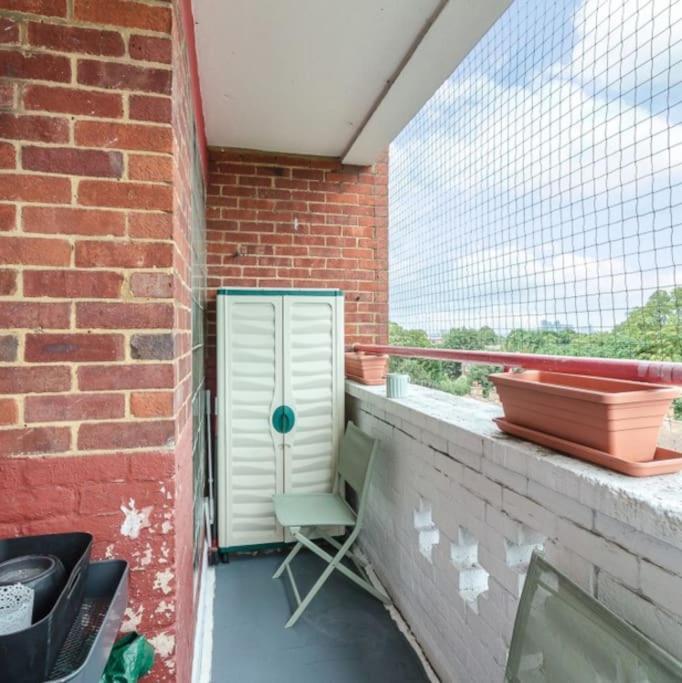 Top Floor 1 Bedroom Apartment With Views Over London Exterior photo